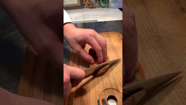 Утина грудка в соусе ДЕМИГЛАС. Смотреть до конца, там мем. смотреть онлайн