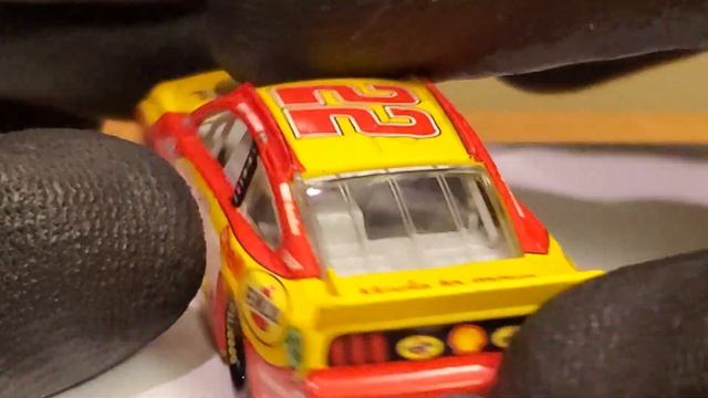 2019 Joey Logano Shell-Pennzoil Throwback 1:64 (NASCAR Authentics Die-Cast Review) смотреть онлайн