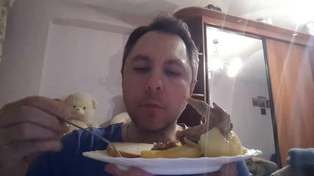 MUKBANG. КУШАЮ КАРТОШЕЧКУ ПЮРЕ С КУРИНЫМИ КРЫЛЫШКАМИ смотреть онлайн