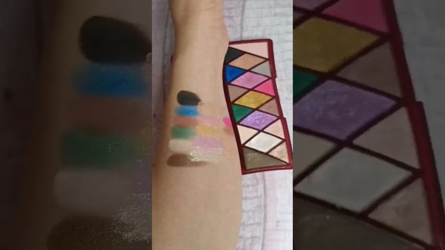 Vivienne sabo. Illusionniste. Свотчи всех оттенков. #косметика #тени #палеткатеней #viviennesabо смотреть онлайн