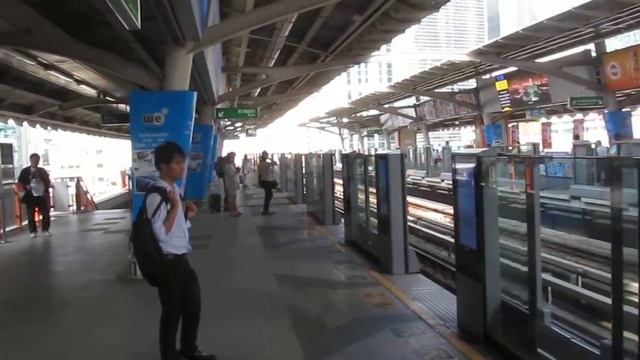 Таиланд.Остановка метро в Багкоке./Thailand. Subway stop in Bagkok. смотреть онлайн