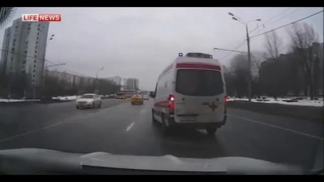 Жесть! Наказали таксиста, подрезавшего скорую смотреть онлайн