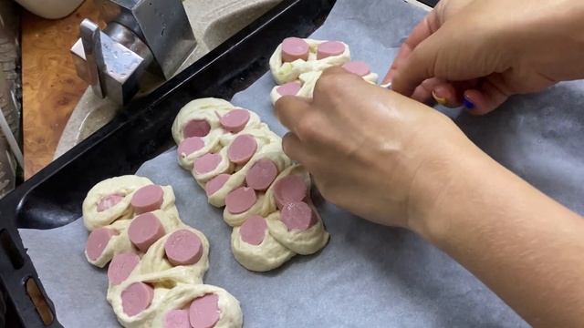 ВЛОГ БУВАЮТЬ ТАКІ ДНІ /НАКУПИЛА ШОКОЛАДОК/ РОЗПАКОВКА/ РОБИЛА БУЛОЧКИ смотреть онлайн