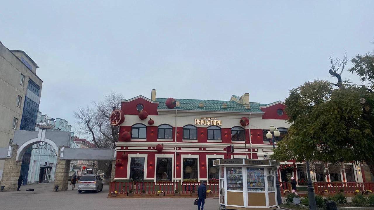 В Ейске Дед Мороз раздает подарки смотреть онлайн