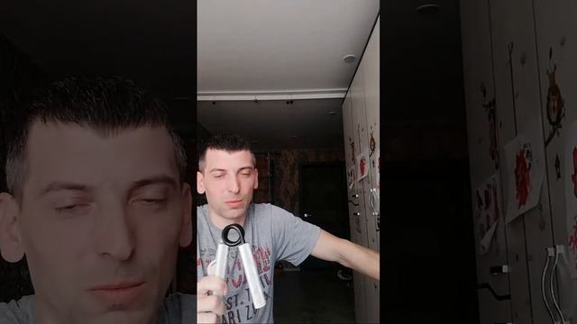 Тренировка крепкого рукопожатия