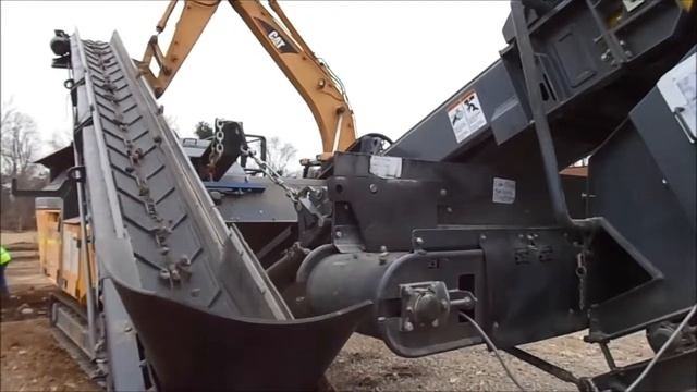 Crushing on-site with a RM 70GO! compact crusher - parking lot job смотреть онлайн