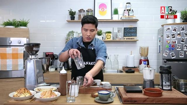 MOCACCINO CALIENTE, FRAPPÉ MOCACCINO Y MOKA HUANDO CON GERARDO HANAKO| #StudioCocina смотреть онлайн
