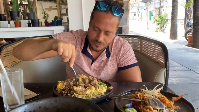 MAMA RESTAURANT is completely empty - PHUKET, THAILAND смотреть онлайн