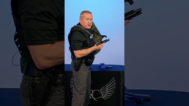 COMPACT RESPONSE SHIELD | Reloading a handgun while operating a ballistic shield. смотреть онлайн