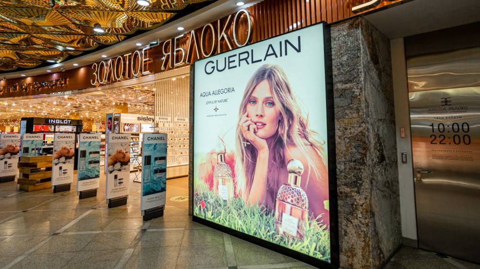 Реклама в торговом центре. Фасад Медиа Групп смотреть онлайн