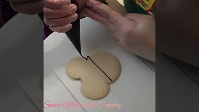 Mickey Mouse Sugar Cookie Tutorial смотреть онлайн