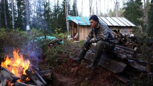 Живу один в избушке. Уборка территории. Быт в таёжной избе.