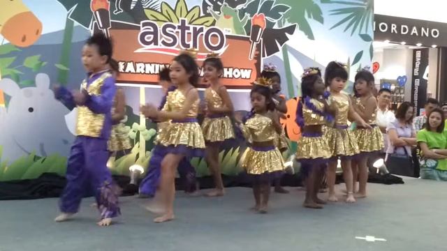 Daddy cool dance~ Smart Reader Kids Sungai Rambai смотреть онлайн