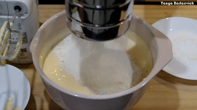 Quick and easy! Coconut cake with raspberries смотреть онлайн