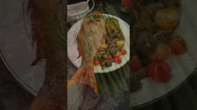 Отменная запеченная рыба.Индийский снеппер с грибами, спаржей и сливочным соусом с опятами смотреть онлайн