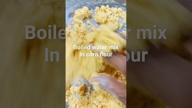 Corn floor round slim roti bread . مکی کی روٹی بنائیے смотреть онлайн