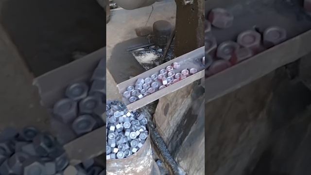 Процесс изготовления железных гаек. смотреть онлайн