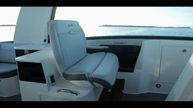 Sundancer 370 Outboard | Product Walkthrough | Sea Ray Boats смотреть онлайн