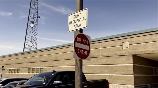 FRAUDITOR WHO WANTS TO PLAY THE SIGNAGE GAME ARRESTED, THEN CRIES HIS RIGHTS WERE VIOLATED смотреть онлайн
