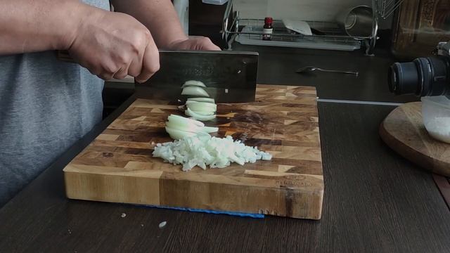 Я научу тебя вкусно резать лук! 7 способов оригинальной нарезки лука | How To Cut Onions Like A Pro смотреть онлайн