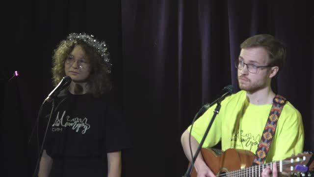 Лена Жилина и Андрей Ухов - Песня о короле Матиуше (А.Соловьёв) смотреть онлайн