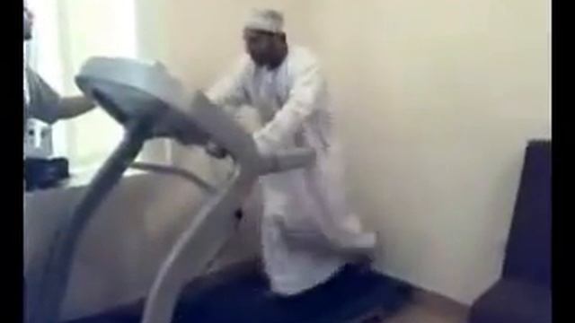 араб на беговой дорожке (креатив вершен))) смотреть онлайн