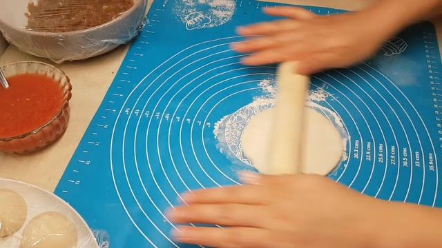 Супер вкусный чебурек! /СОЧНЫЙ И НЕЖНЫЙ ЧЕБУРЕК с томатном соусе/ Pamidor sousli CHEBUREKLAR. смотреть онлайн