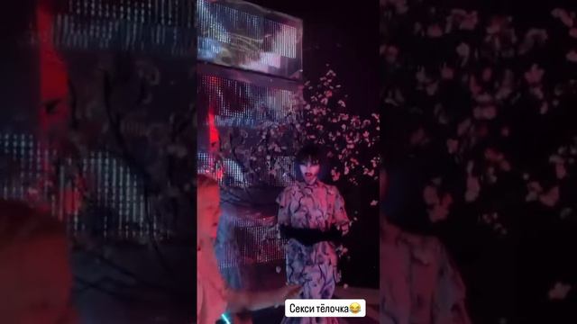 «Секси-телочка»: Сергей Лазарев показал закулисье шоу «Новогодняя Маска» смотреть онлайн