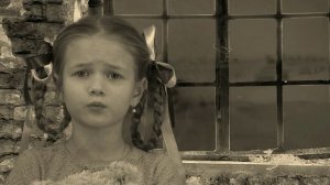 Оборванного мишку утешала...