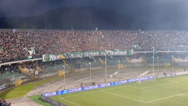 Avellino-Vicenza, la coreografia della Curva Sud nei playoff di Serie C смотреть онлайн