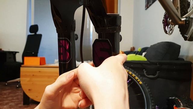 Replacing Fox Factory decals with shiny Purple смотреть онлайн