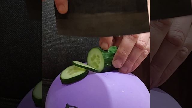 Воздушный шарик и острый нож #shorts смотреть онлайн