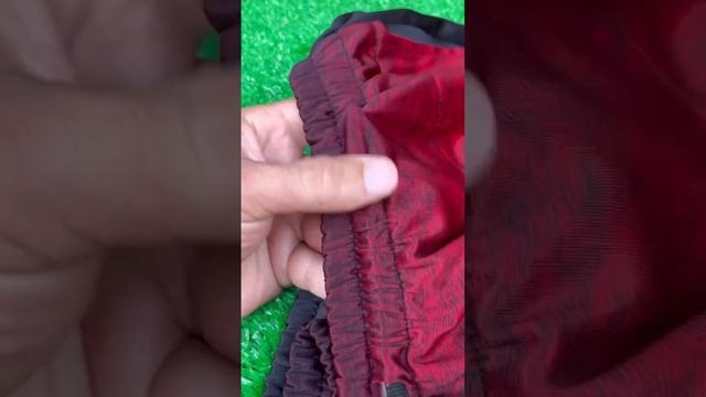 Как легко просунуть шнурок.