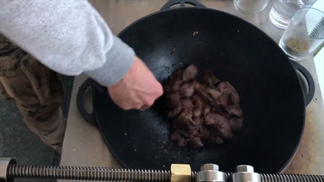 Wątróbka drobiowa w kazanie смотреть онлайн