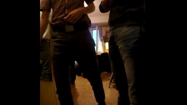 Рейдеры кидают кружку в сына смотреть онлайн