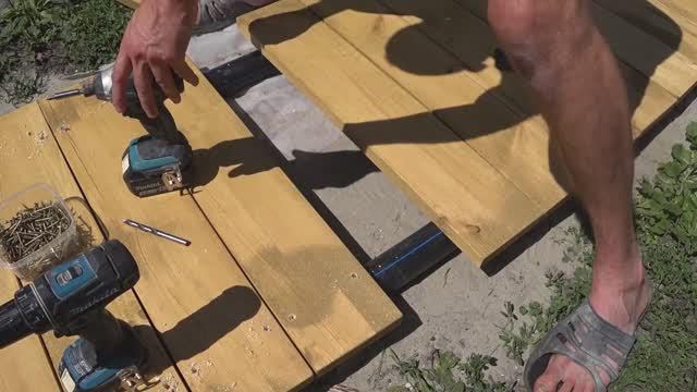 Деревянная дорожка на пнд трубе