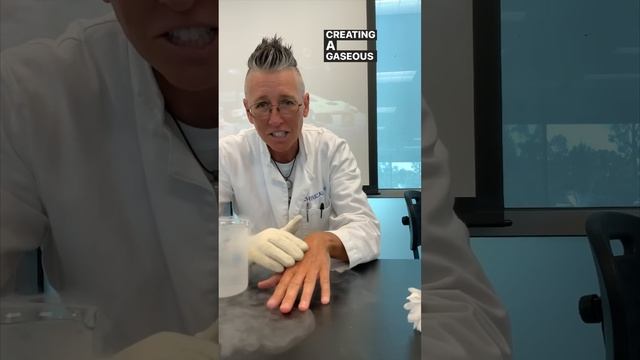 Splashing Hand With Liquid Nitrogen смотреть онлайн
