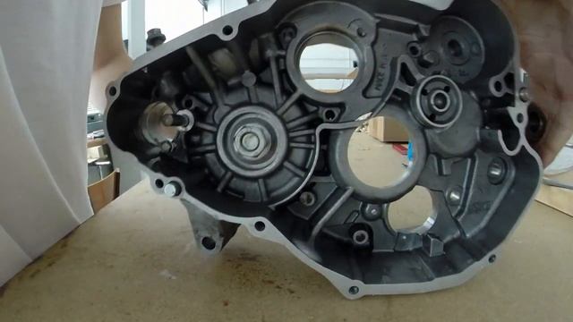 [Aprilia RS - Rotax 122] Crankshaft (crank) Bearing Removal