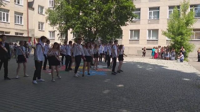 Последний звонок. Экономический лицей г. Одесса 31.05.2019 11-В смотреть онлайн