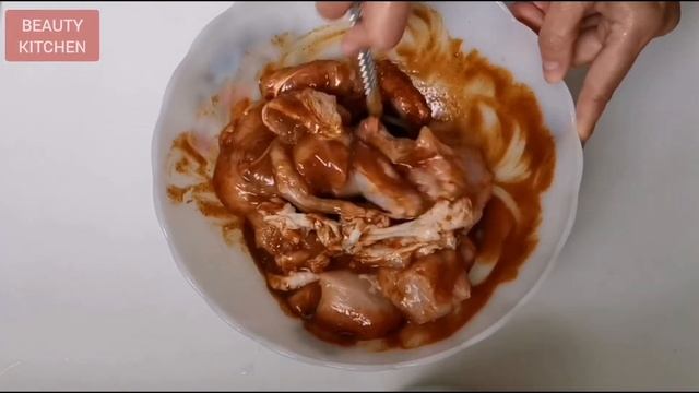 ВКУСНЕЙШАЯ КУРОЧКА В ПИКАНТНОМ СОУСЕ смотреть онлайн