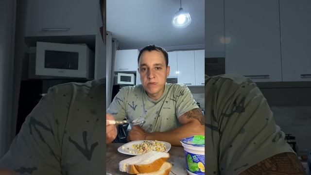 Крабовый салат без краба #mukbang #еда #мукбанг #кушаюнакамеру #ужин смотреть онлайн