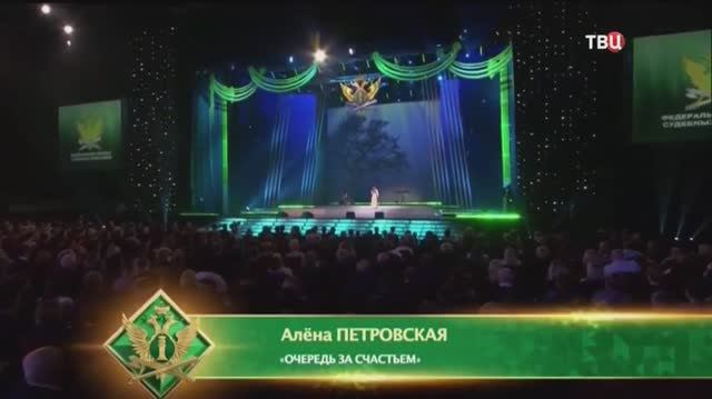 Алена Петровская- Очередь за счастьем (муз.  Е.Птичкин сл. М.Пляцковский)
