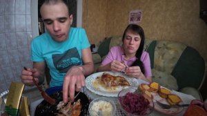 МУКБАНГ ЦЫПЛЕНОК ТАБАКА / БУТЕРБРОДЫ / ЯИЧНИЦА / САЛАТ / ШОКОЛАД / EATING MUKBANG ASMR 28. 12. 2024