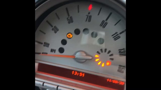 Mini Cooper One 1.4 Petrol смотреть онлайн