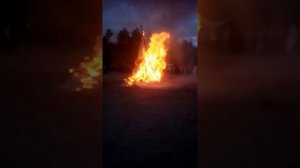 Сожгли плохих детей )) лагерь парус