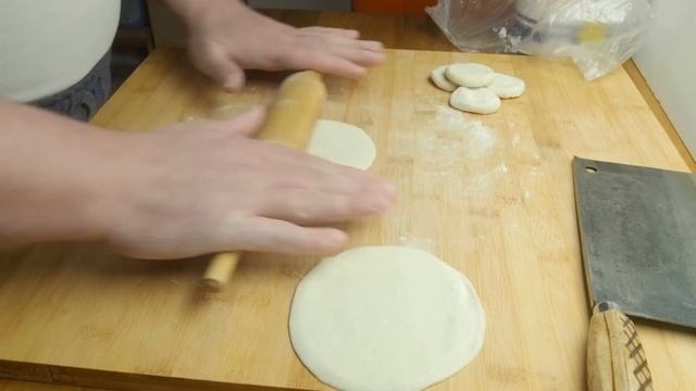 Кухня с #ЦайДао. Азиатская скалка-веретено. Как ей работать смотреть онлайн