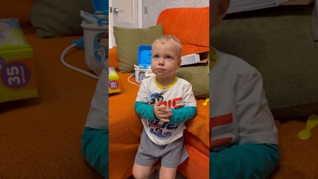 Спел песню в 2 года.