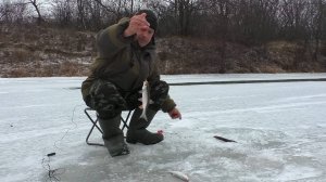 РЫБА ПРЁТ! Рыбалка на речке