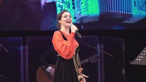 Алёна Петровская- "А кто-то третий" муз. и сл. народные