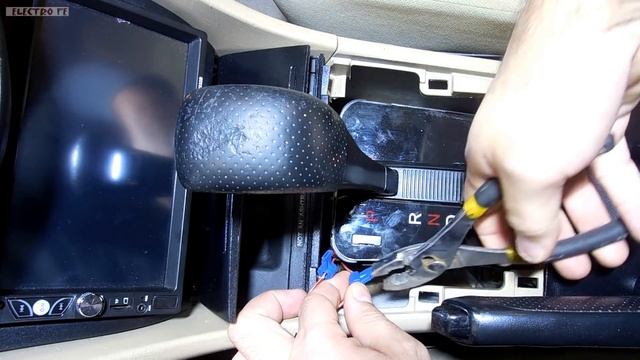 Como instalar luces "NEON" en el tablero atenuables y automaticas (a lo facil) смотреть онлайн